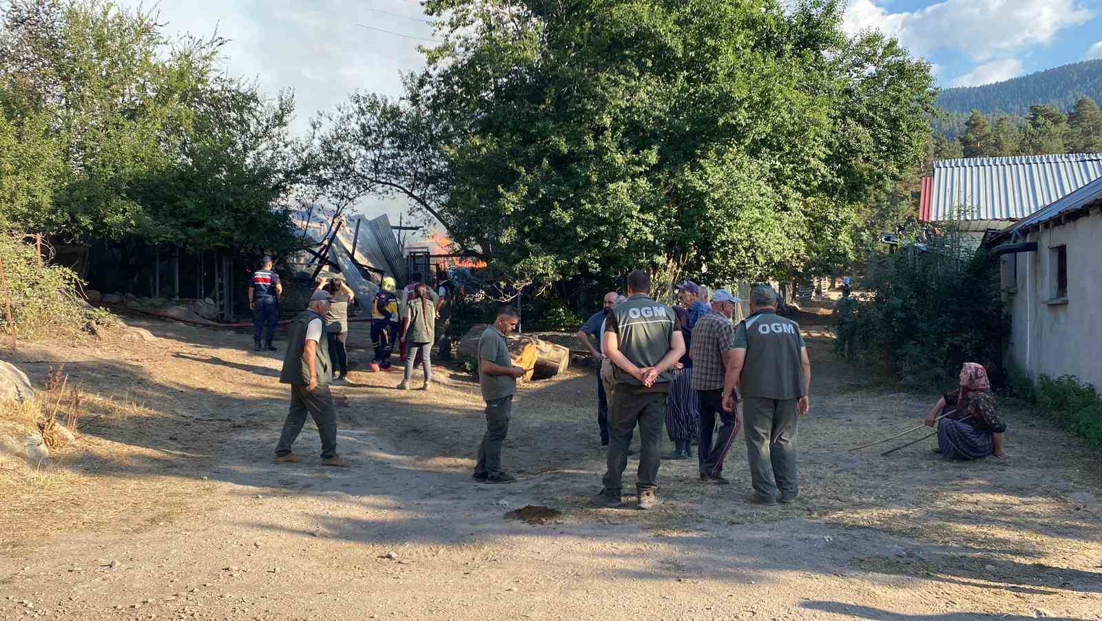 Bolu&rsquo;da yaylada 12 yapı k&uuml;le d&ouml;nd&uuml;: Kundaklama ş&uuml;phesi
