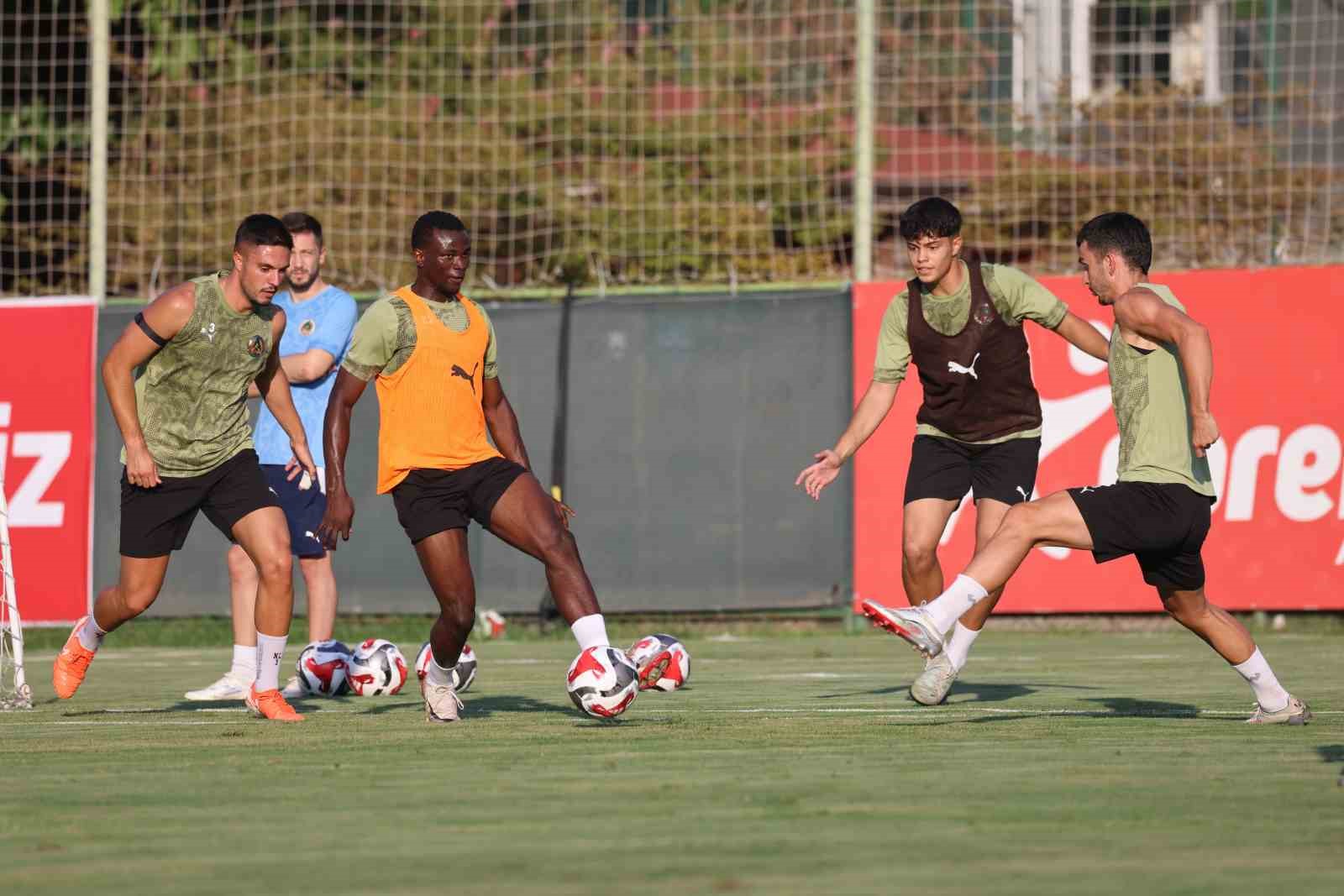 Alanyaspor, Konyaspor ma&ccedil;ı hazırlıklarına başladı
