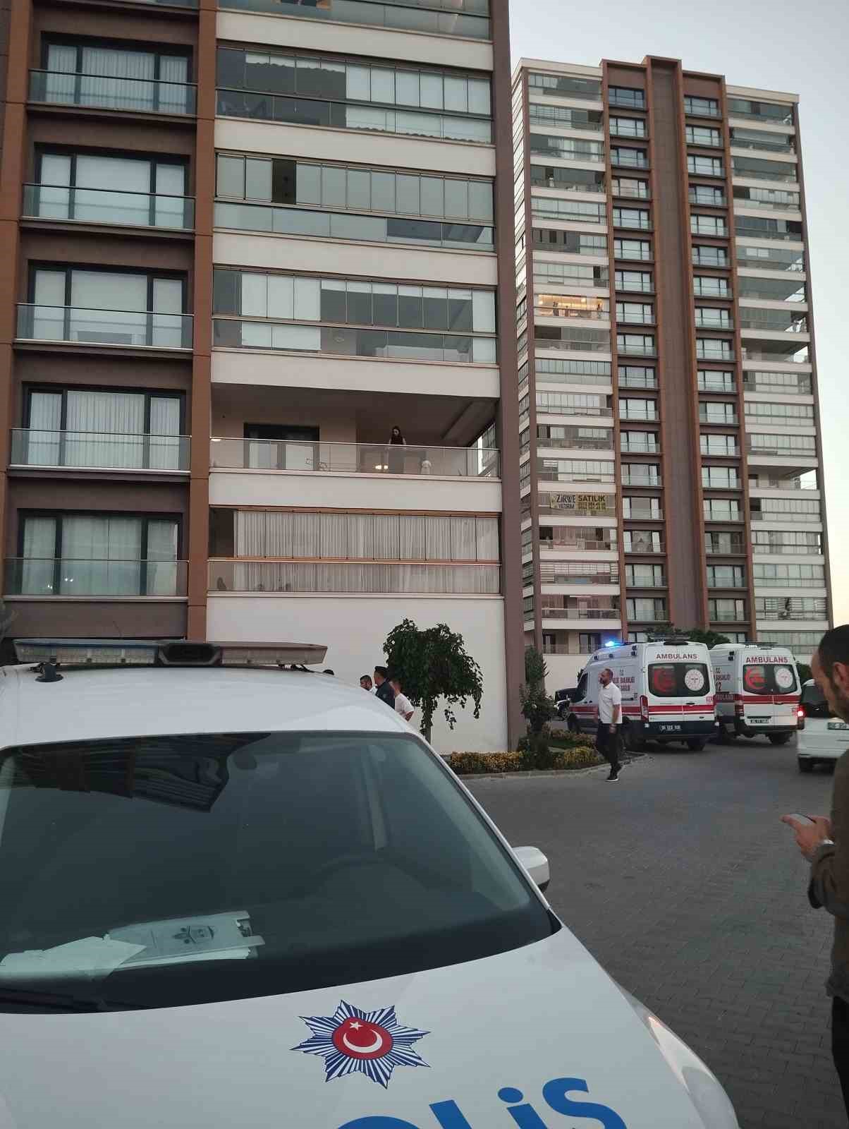 Boşanma aşamasındaki eşini &ccedil;ocuklarının yanında &ouml;ld&uuml;rd&uuml;
