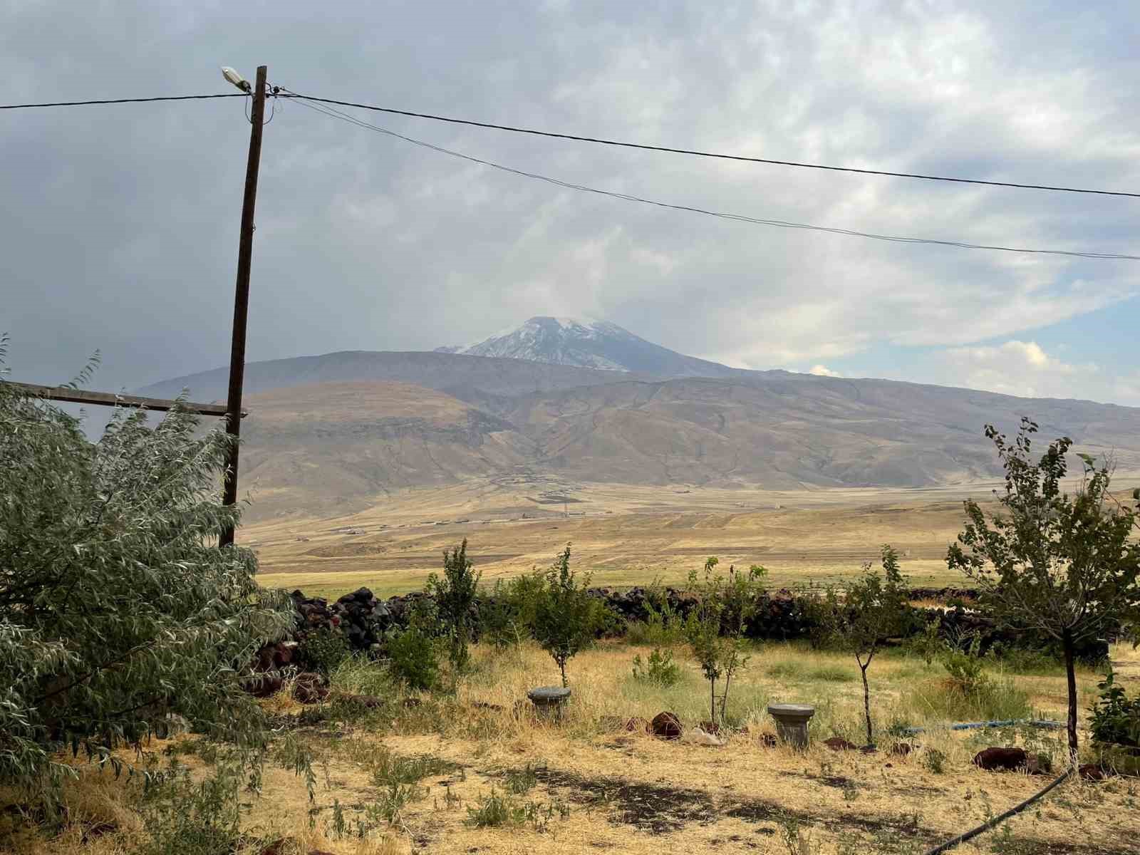 Ağrı Dağı beyaza büründü
