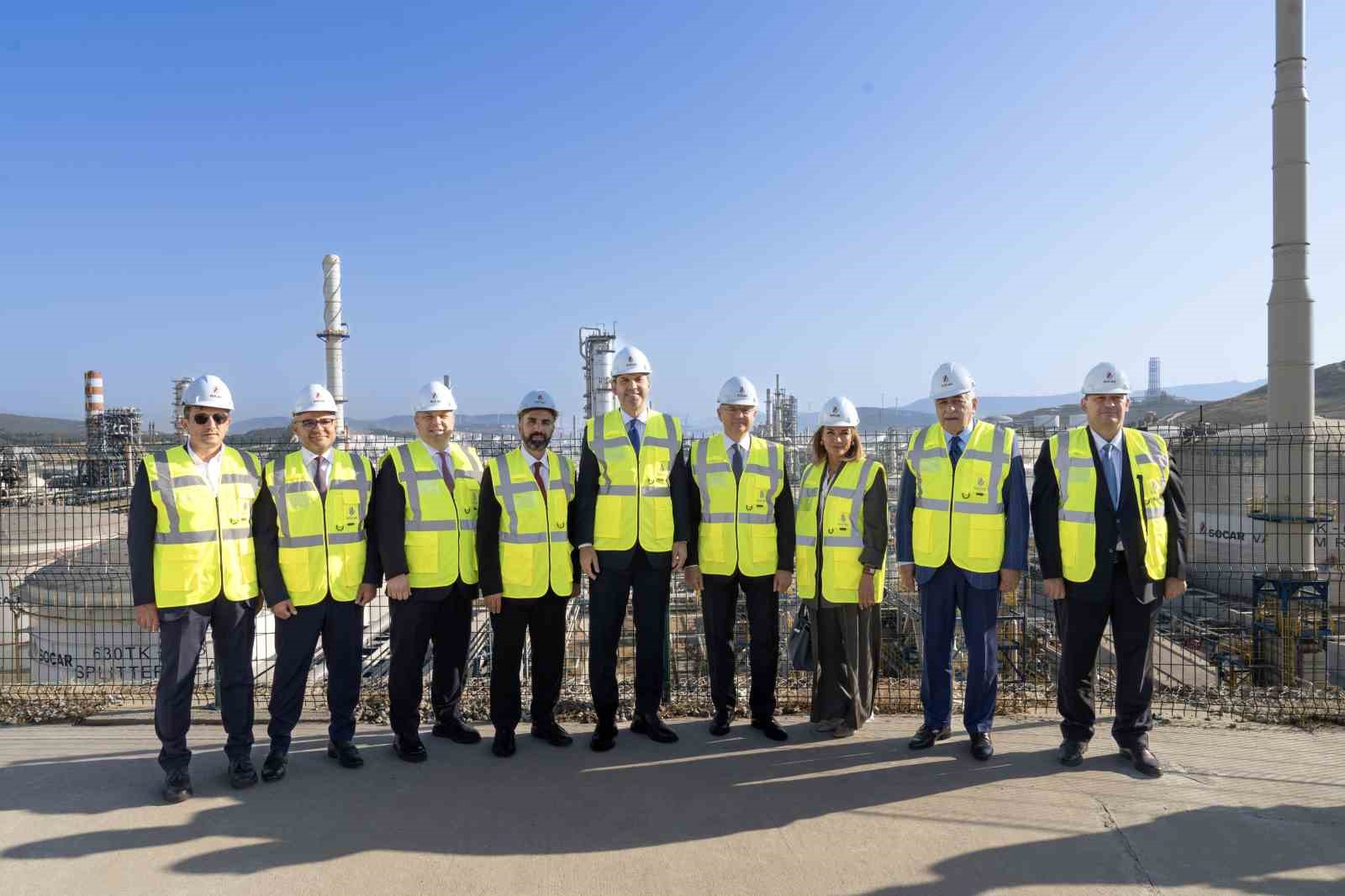 Azerbaycan Enerji Bakanı Şahbazov ve Bakan Bayraktar, SOCAR Türkiye’nin Aliağa’daki üretim sahasını ziyaret etti
