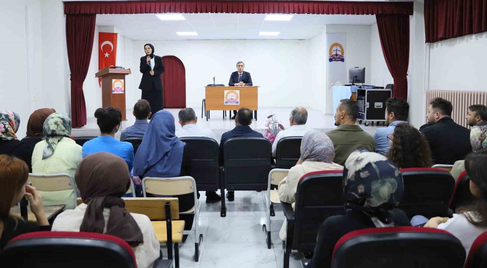 Bayburt&rsquo;ta İl&ccedil;e Z&uuml;mre Başkanları Toplantısı yapıldı
