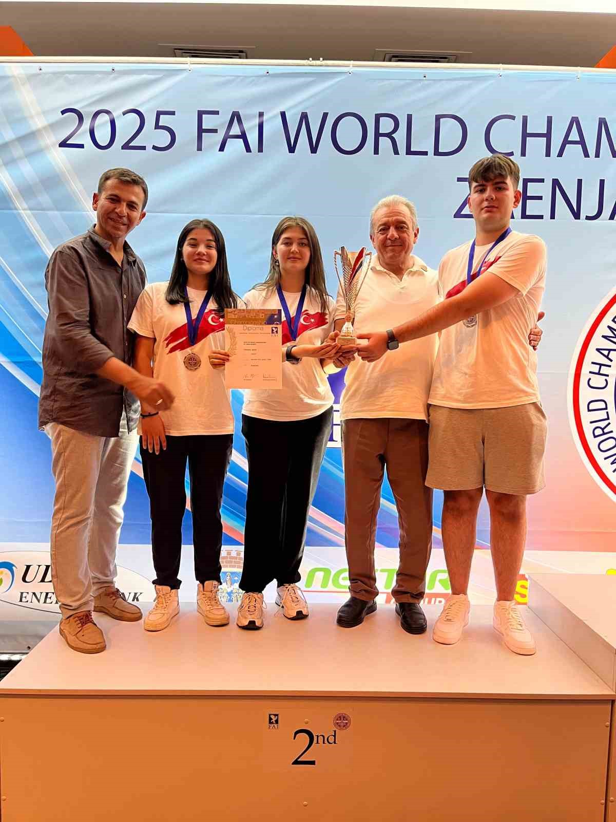 Şampiyonlar Alaşehir&rsquo;de alkışlarla karşılandı
