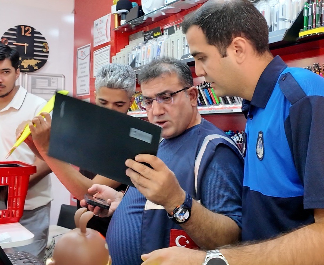 Yeşilyurt&rsquo;ta zabıta ekiplerinden kırtasiye denetimi
