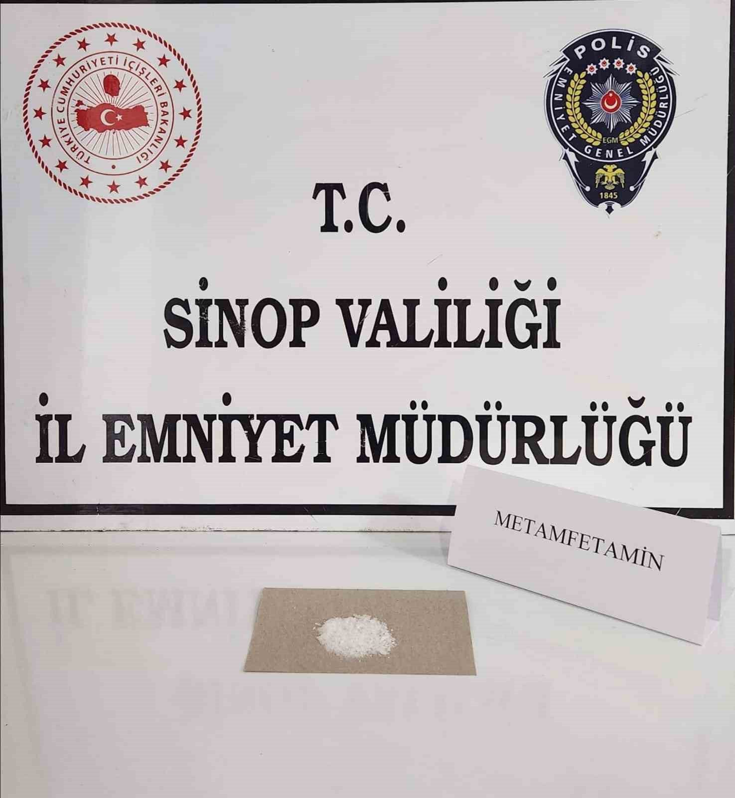 Sinop&rsquo;ta skunk, kokain ve metamfetamin ele ge&ccedil;irildi
