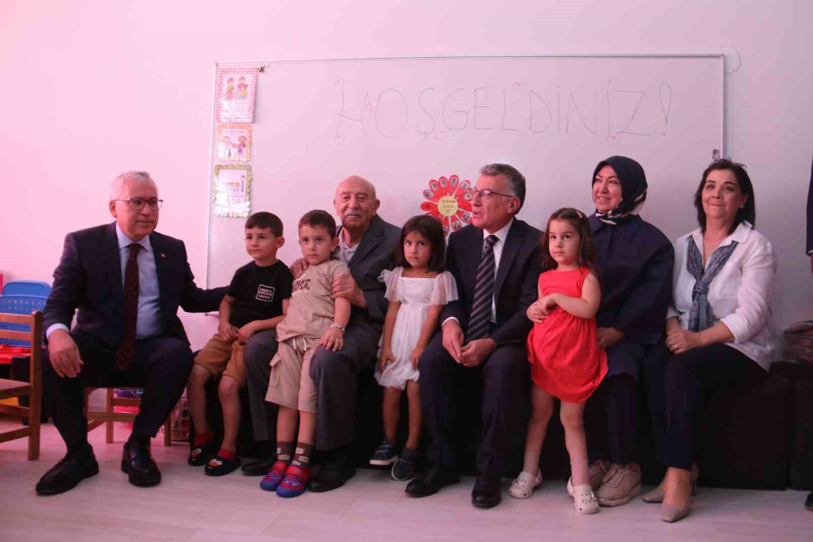 12 derslikli okul t&ouml;renle hizmete a&ccedil;ıldı
