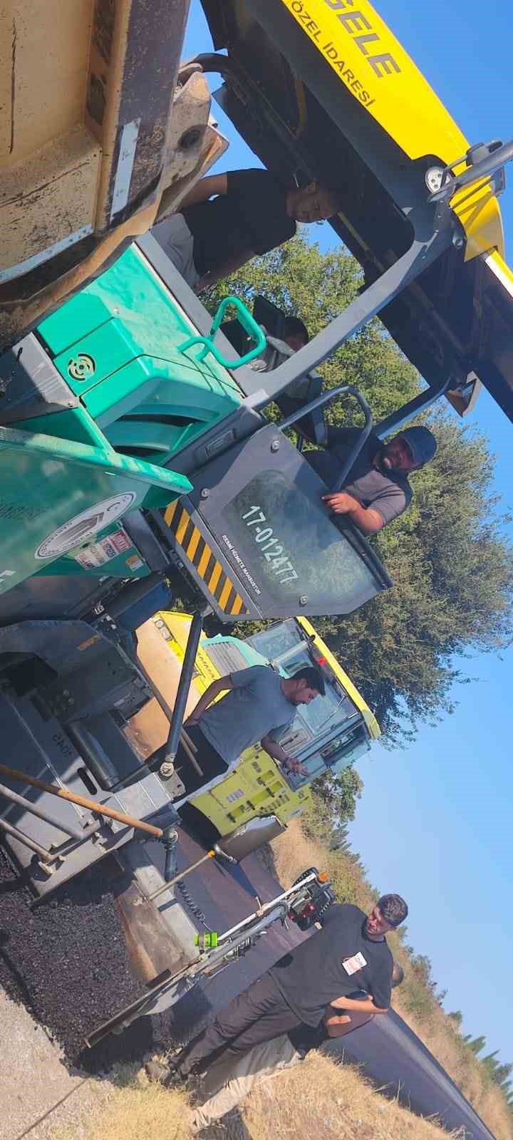 Biga&rsquo;da sıcak asfalt d&ouml;kme &ccedil;alışmaları başladı
