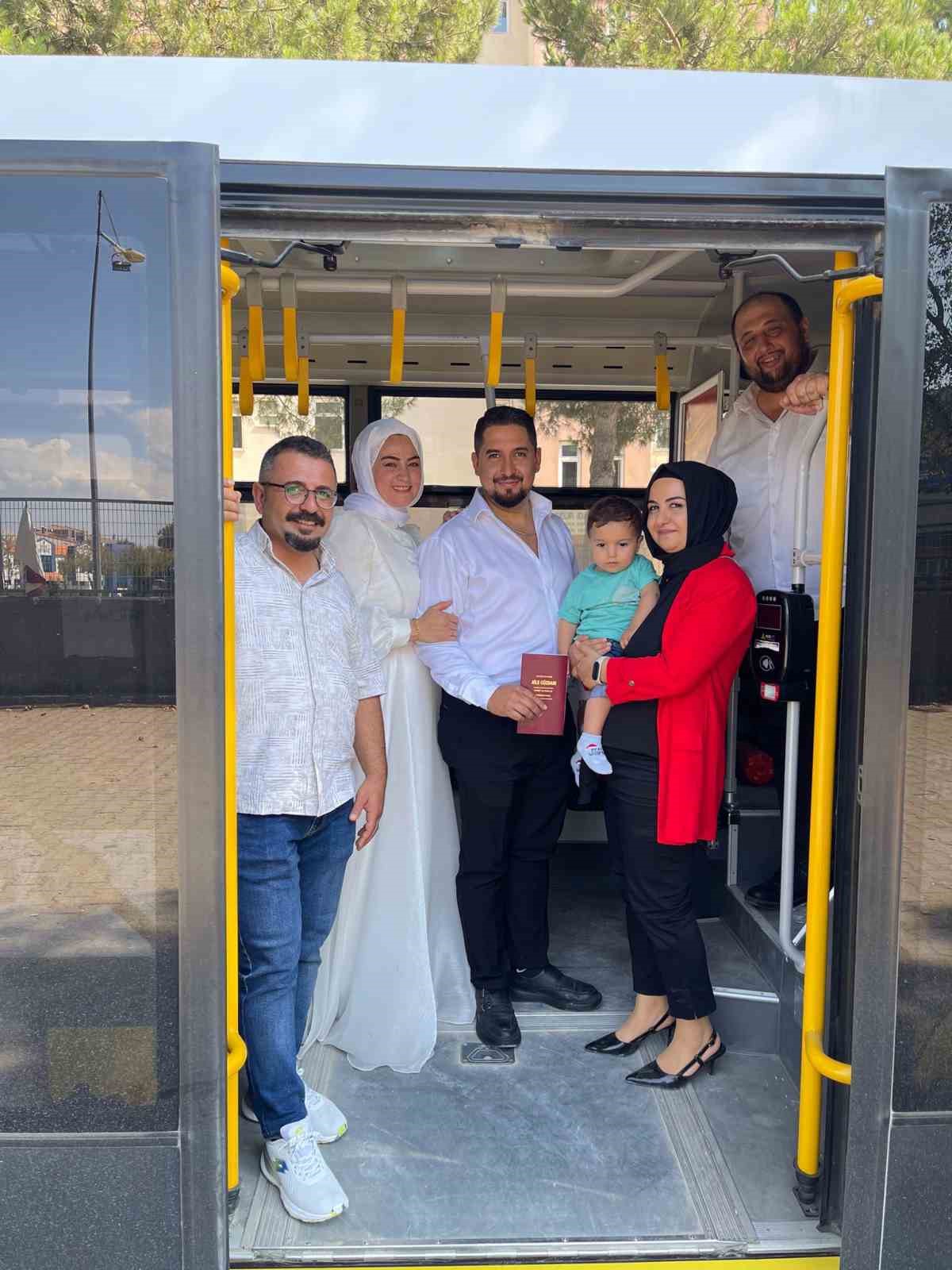 Nikahlarına yetiştiren şof&ouml;r&uuml; şahit yaptılar
