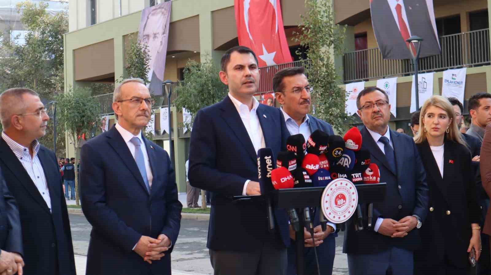 Bakan Kurum: "Şehirlerimiz her alanda ayağa kalkıyor"
