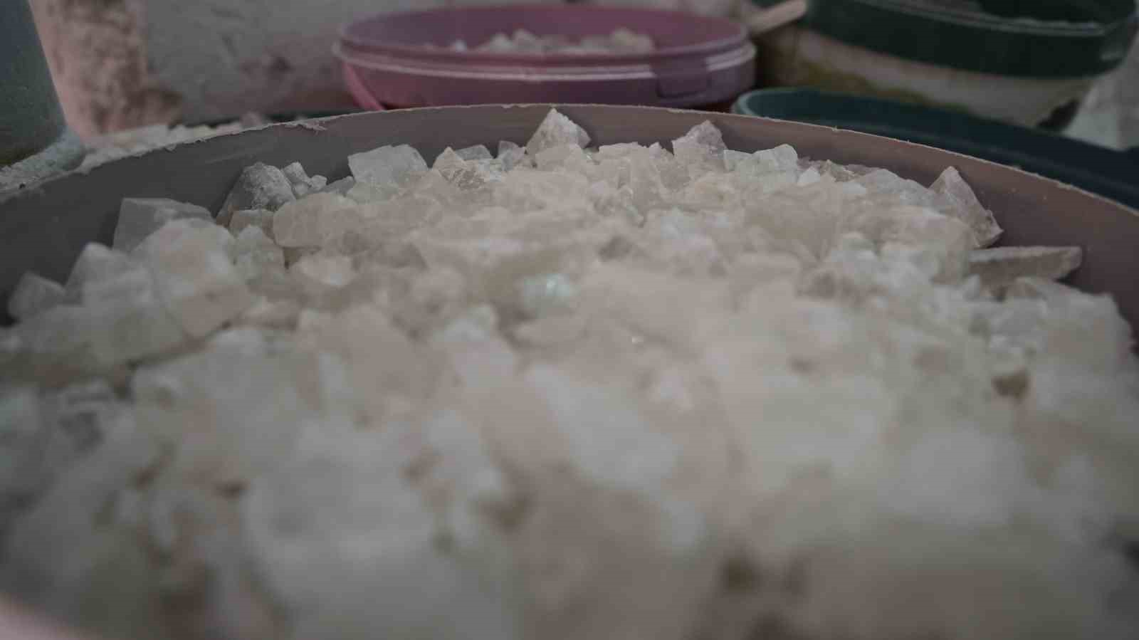 Kaya tuzu yazın kışlık ürünlere, kışın süs eşyasına kullanılıyor