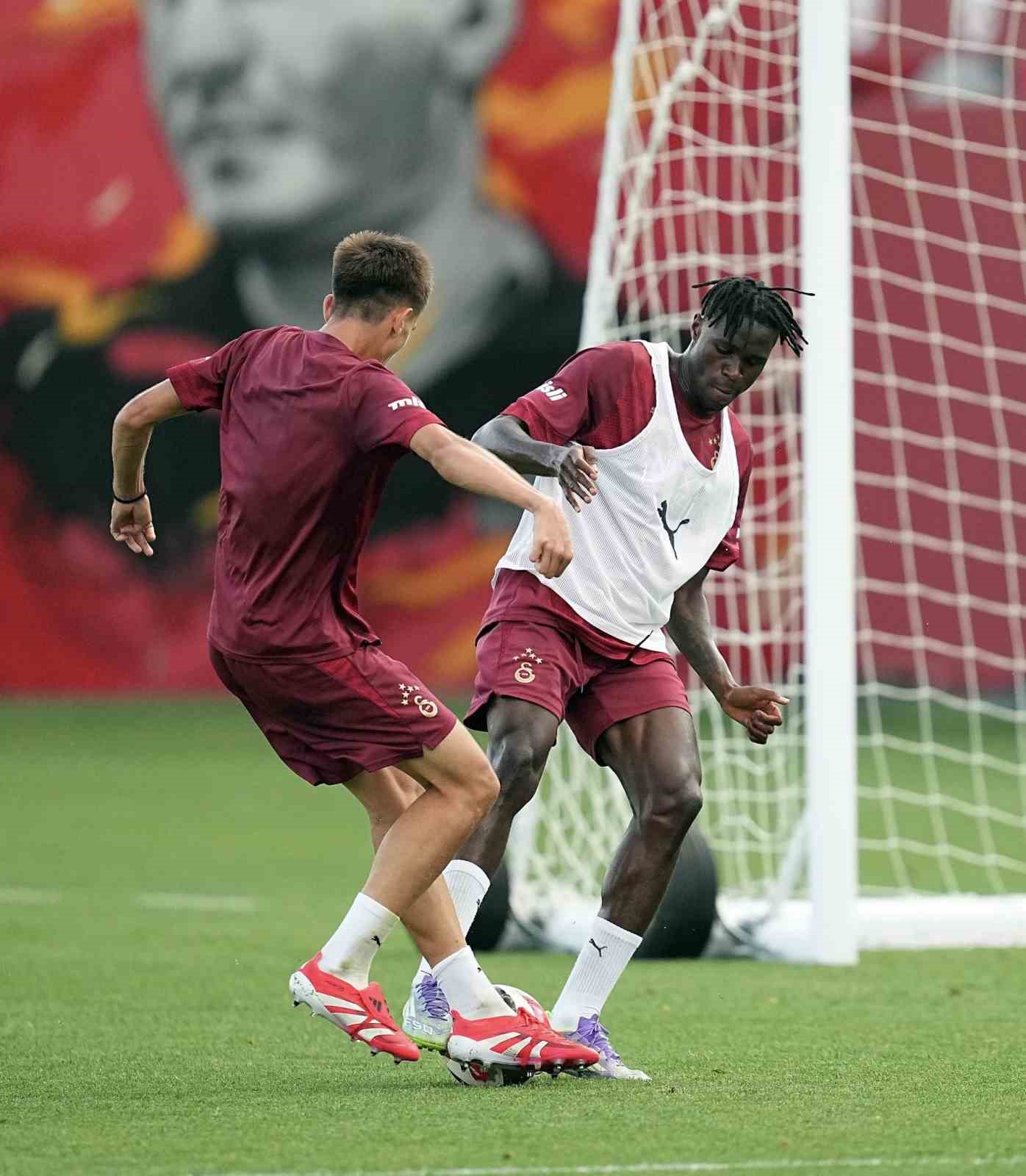 Galatasaray, Ey&uuml;pspor ma&ccedil;ı hazırlıklarını s&uuml;rd&uuml;rd&uuml;
