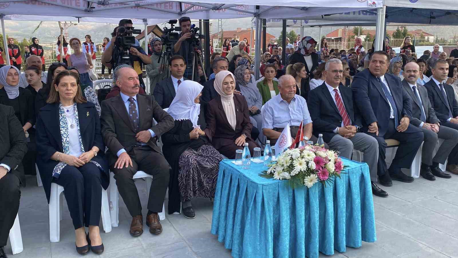 Aile ve Sosyal Hizmetler Bakanı G&ouml;ktaş: "Amacımız b&uuml;y&uuml;klerimize aktif ve huzurlu bir yaşam sunmak"
