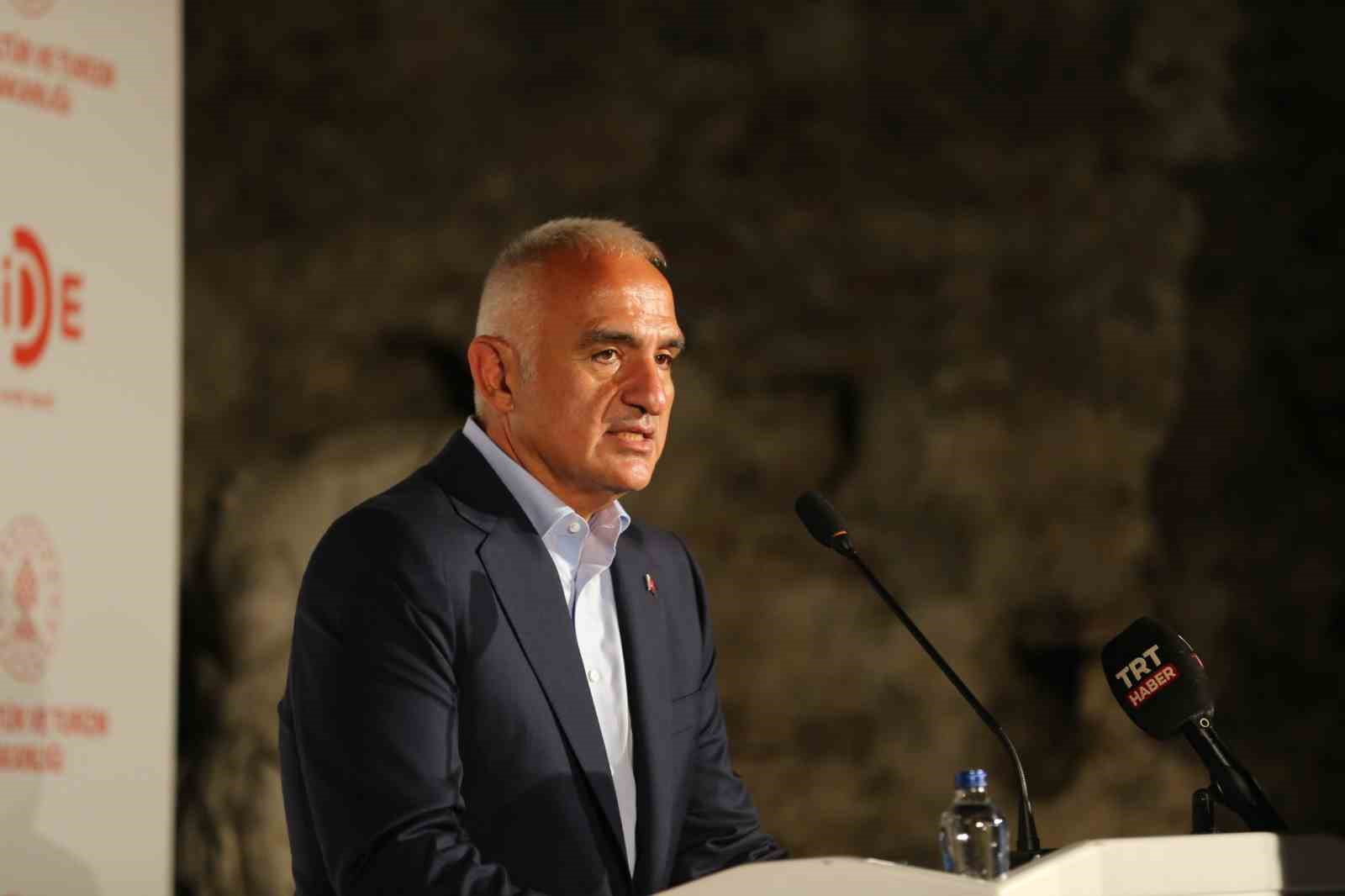 Bakan Ersoy: "Antalya’ya gelen ziyaretçi sayısı 11,7 milyona ulaştı"
