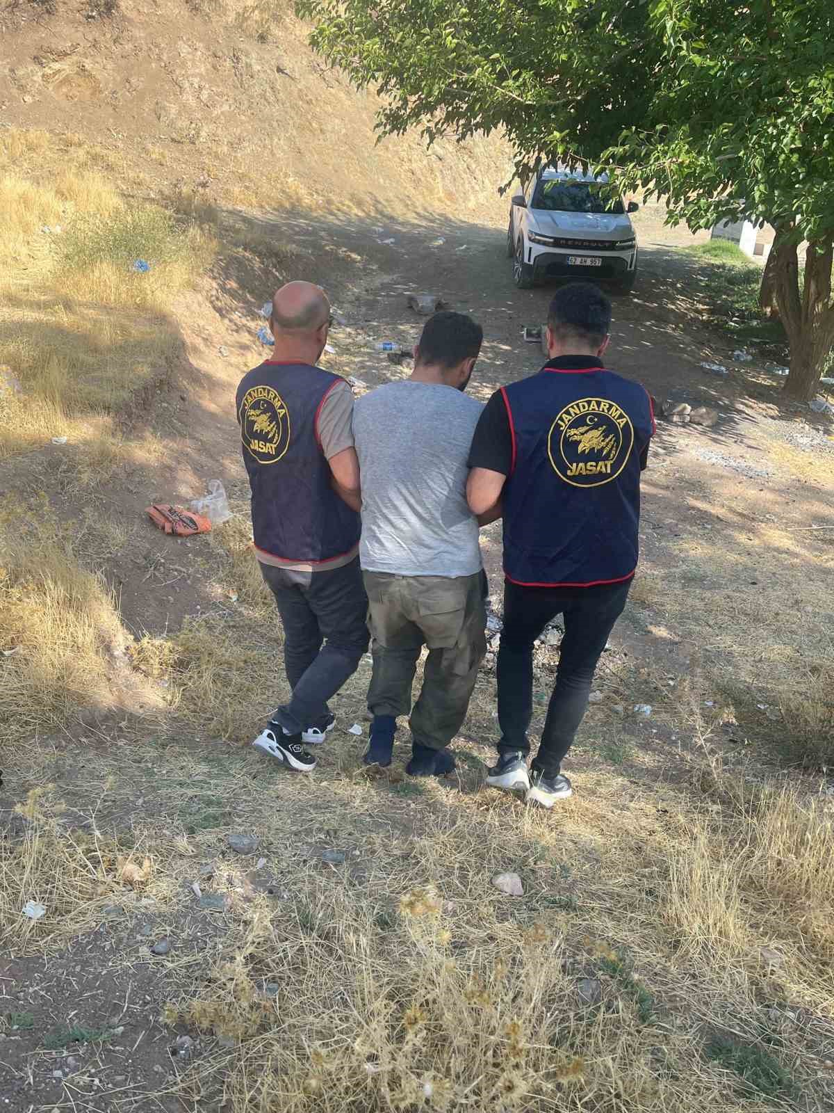 Tunceli&rsquo;de aranan 2 ş&uuml;pheli yakalandı
