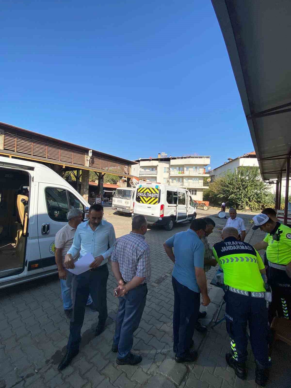 Karacasu&rsquo;da okul servislerine &rsquo;g&uuml;venlik&rsquo; denetimi
