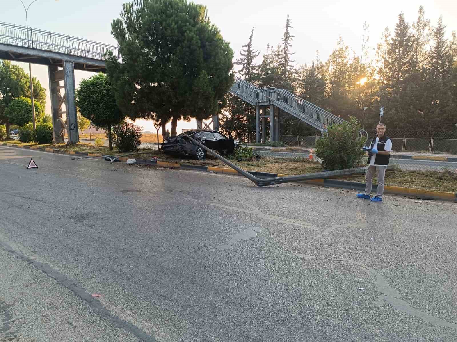 Gaziantep&rsquo;te kontrol&uuml; kaybolan otomobil ref&uuml;je &ccedil;ıktı: 1 yaralı
