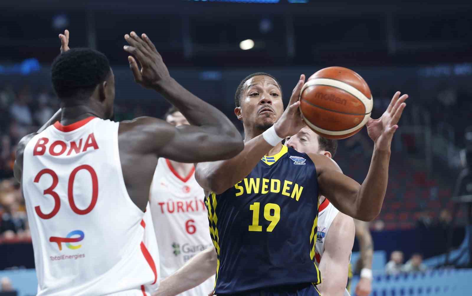 Milliler, Avrupa Basketbol Şampiyonası’nda çeyrek finale yükseldi