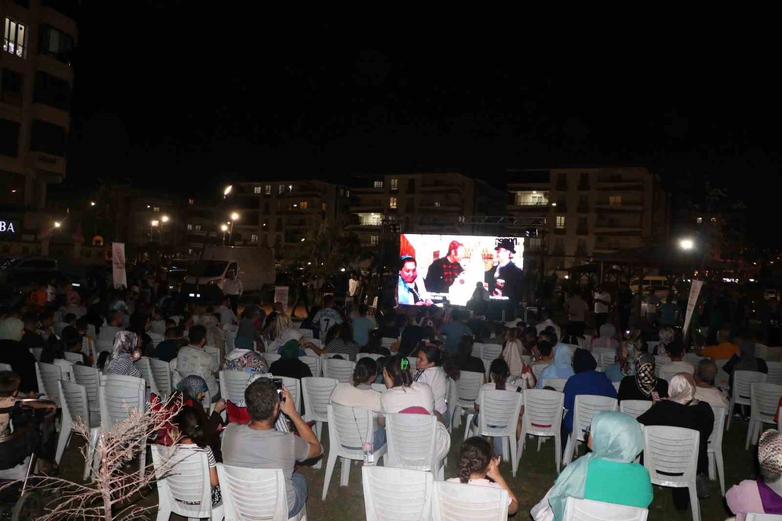 Kilis’te açık hava sineması etkinliği yoğun ilgi gördü