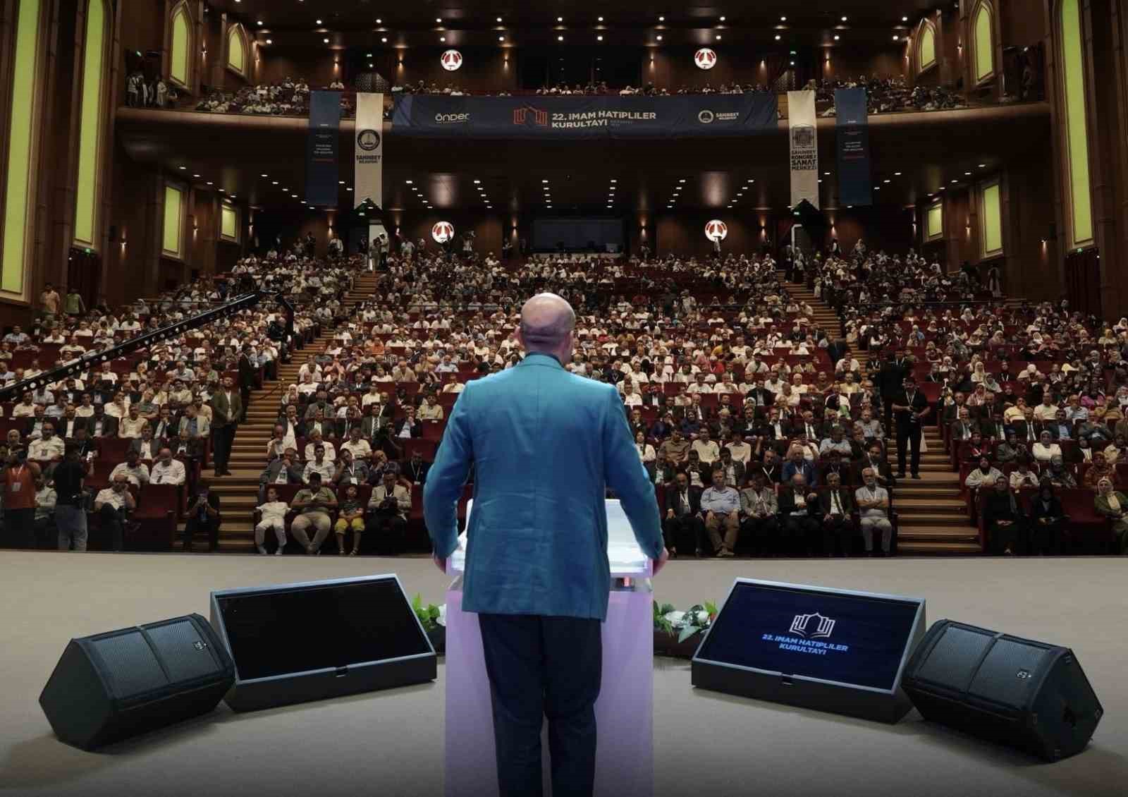 Bilal Erdoğan: "İmam hatip okulları b&uuml;t&uuml;n eğitim t&uuml;rlerine &ouml;ğrenci yetiştiren okullar oldu"
