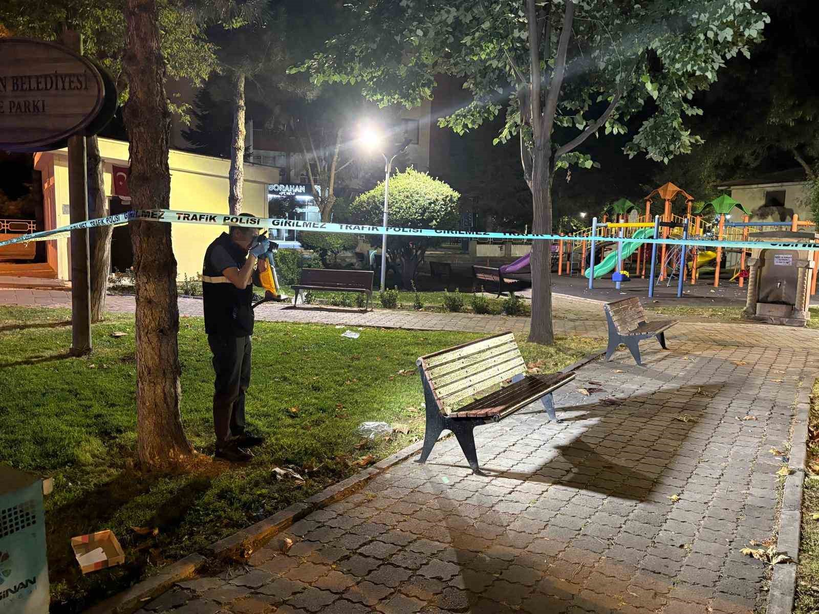 G&uuml;r&uuml;lt&uuml; kavgası kanlı bitti: 1 yaralı
