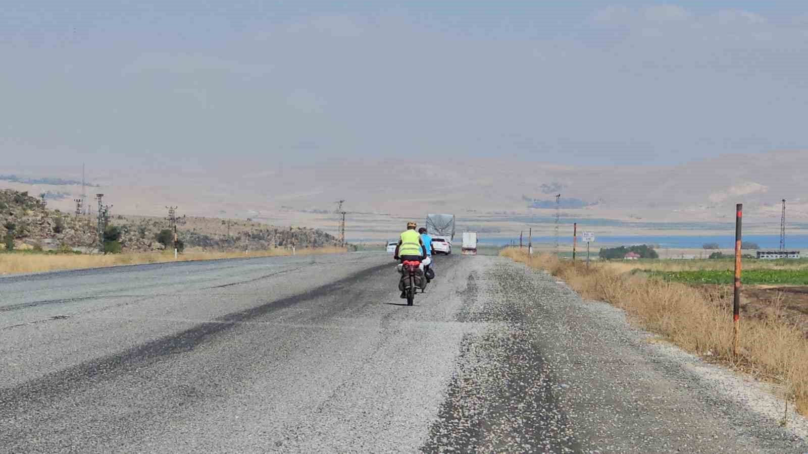 Bisikletseverlerden Van G&ouml;l&uuml;&rsquo;ne b&uuml;y&uuml;k ilgi
