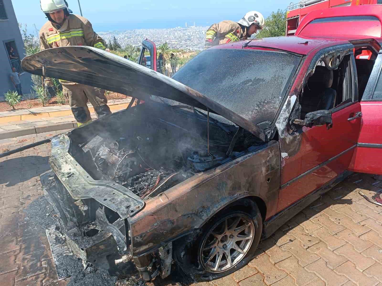 Seyir halindeki Tofaş alev alev yandı