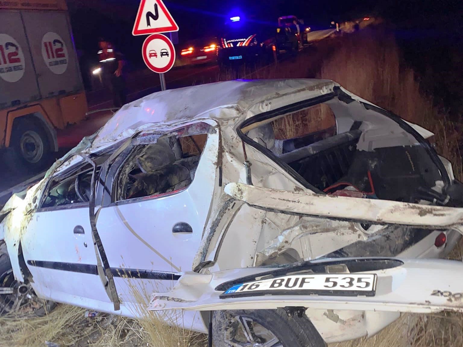 Domani&ccedil;&rsquo;te takla atan otomobilde 3 kişi yaralandı
