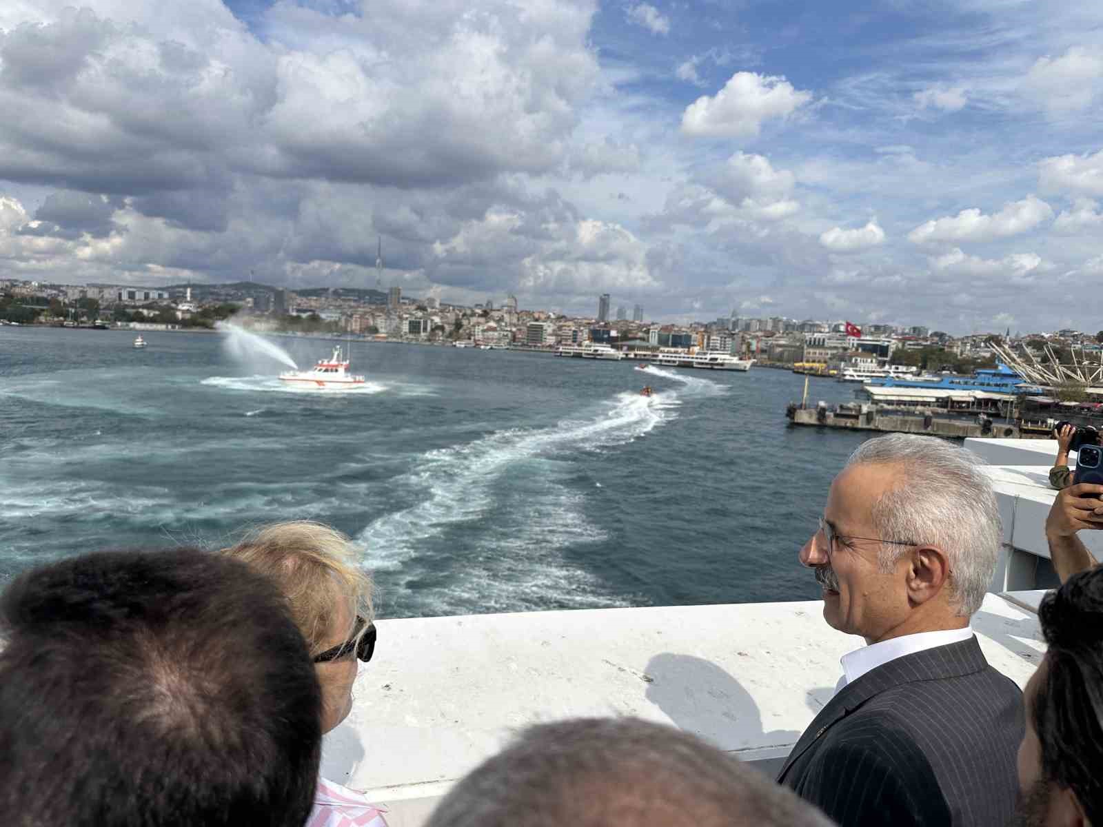 Ulaştırma Bakanı Uraloğlu: "2025 yılının ilk 8 ayında 26 bin 264 gemi trafiği ger&ccedil;ekleşti"
