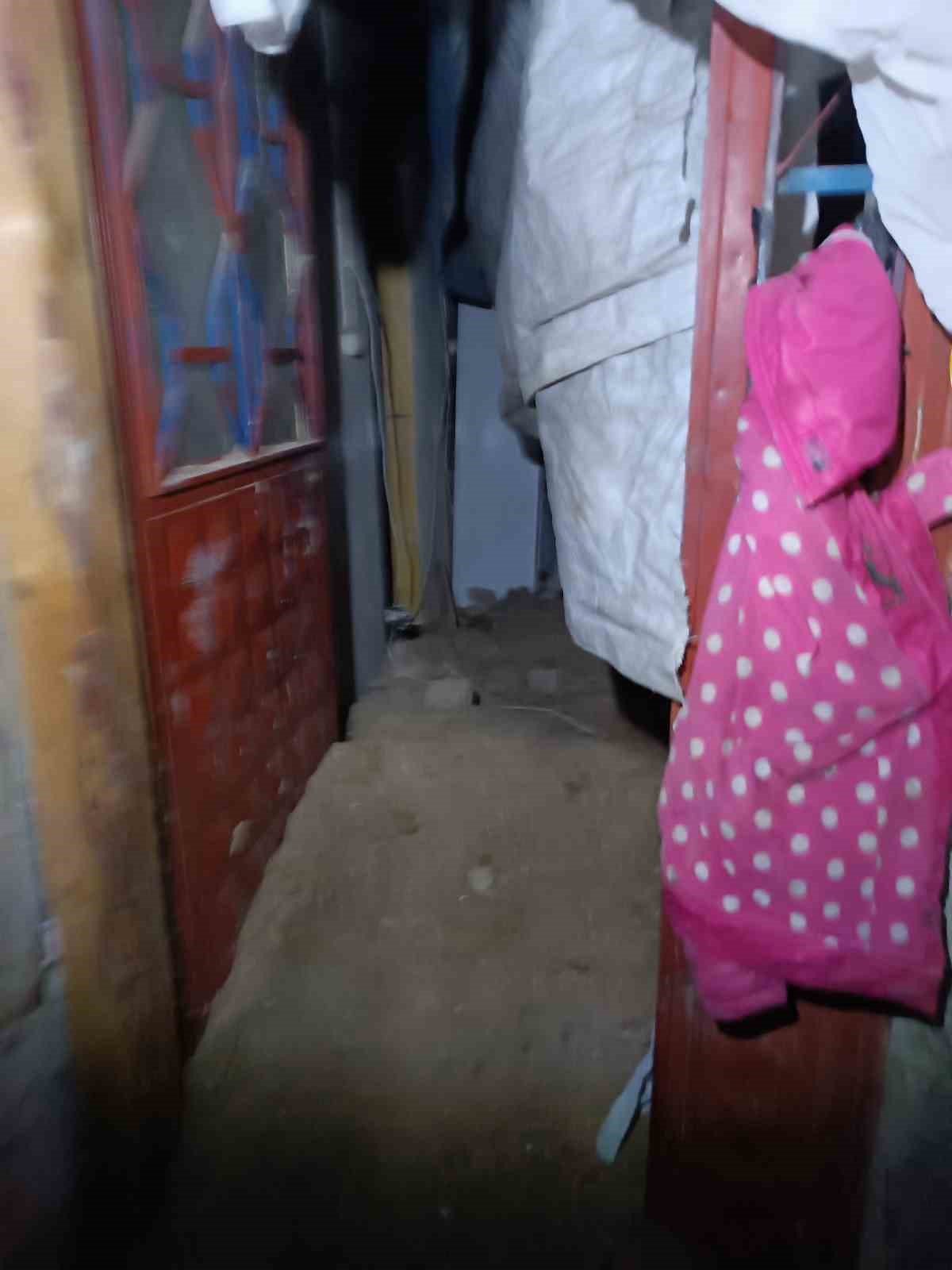 Erzurum&rsquo;da evin &ccedil;atısı &ccedil;&ouml;kt&uuml;: 3 &ouml;l&uuml;, 2 yaralı
