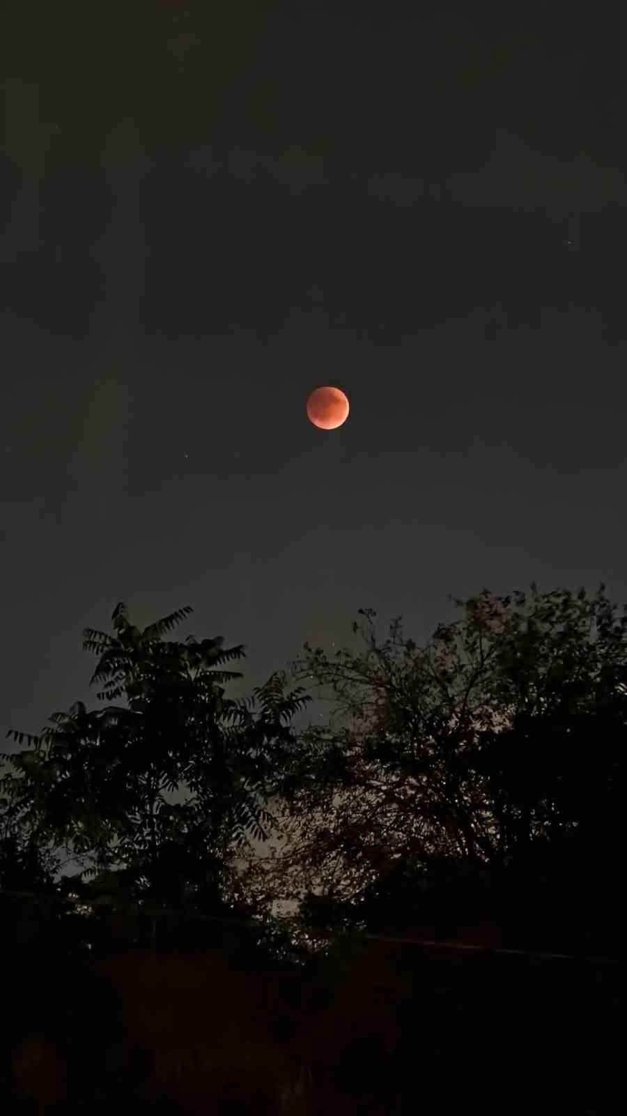 Kocaeli’de ’Kanlı ay’ tutulması ilgi ile izlendi
