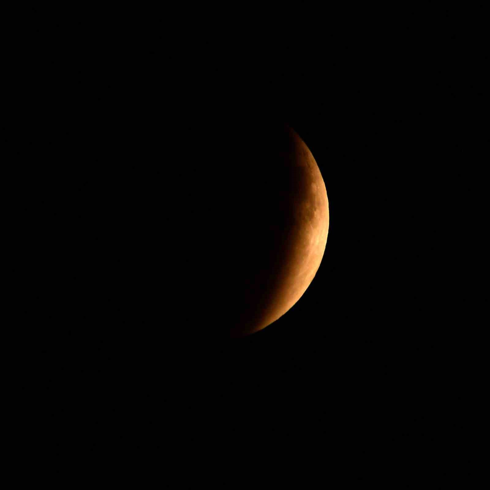 Ahlat&rsquo;ta &rsquo;Kanlı Ay&rsquo; tutulması g&ouml;r&uuml;nt&uuml;lendi
