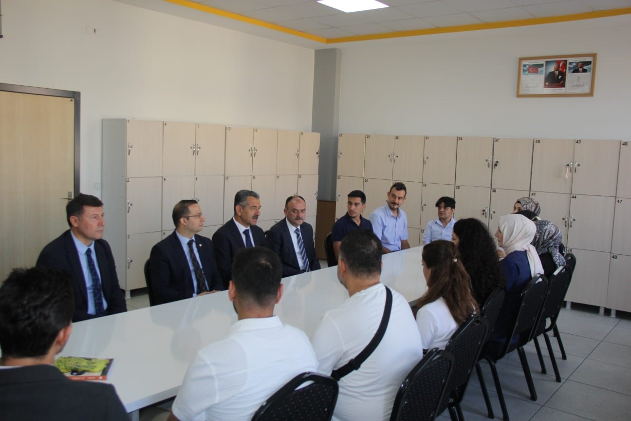 Cizre&rsquo;de ilk ders zili &ccedil;aldı, 46 bin 349 &ouml;ğrenci ders başı yaptı
