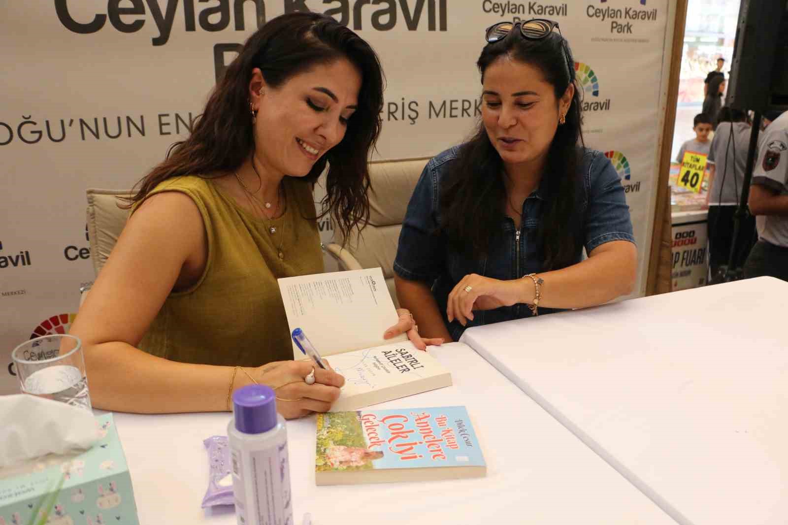 Yazar Dilek Cesur, Diyarbakır’da hayranlarıyla imza gününde buluştu