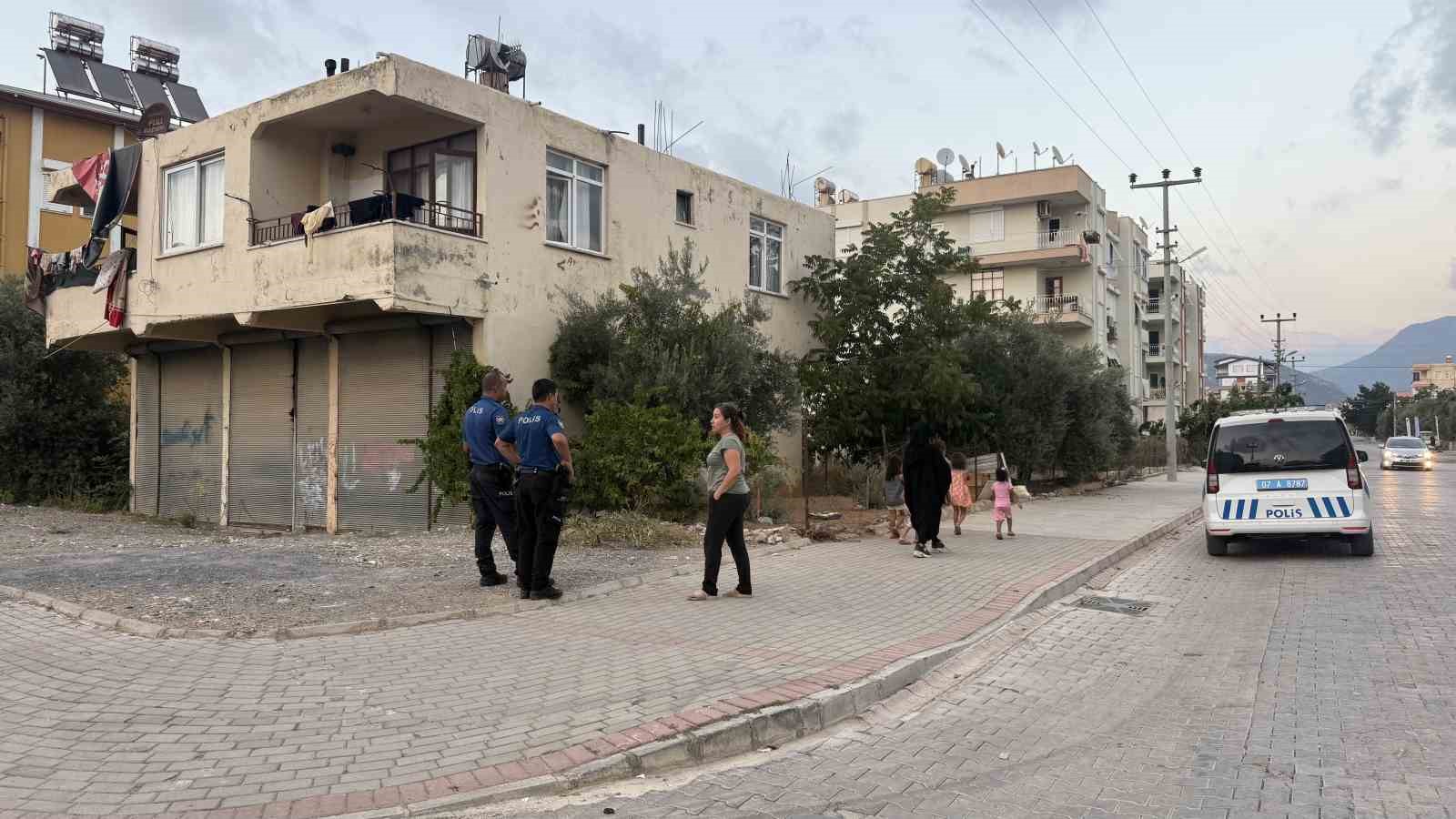 5 metre y&uuml;kseklikteki balkondan d&uuml;ş&uuml;p yaralanan bebek hastanede hayatını kaybetti
