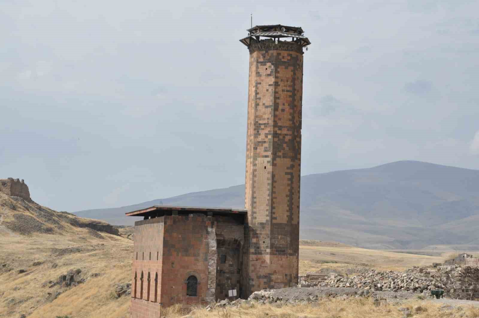 Anadolu&rsquo;nun ilk T&uuml;rk camisi Kars&rsquo;ta: Ebul Menu&ccedil;ehr Camii
