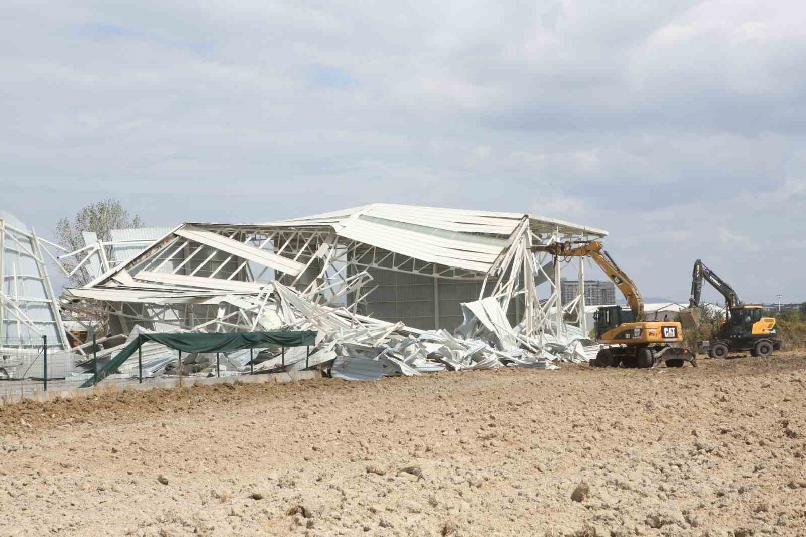 Yaylacık’ta kaçak iş yeri yıkıldı