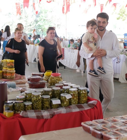 Üreten Kadınlar Çarşısı kapılarını açtı