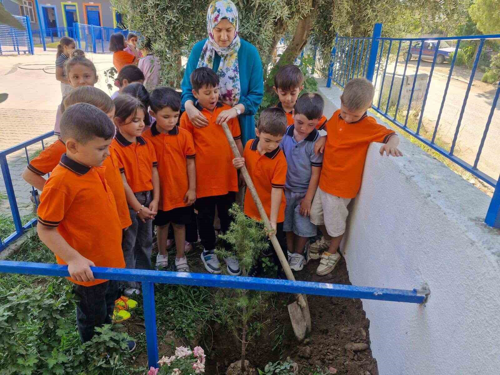 D&ouml;rt Eyl&uuml;l İlkokulu&rsquo;nda eğitim yılı Yeşil Vatan temasıyla a&ccedil;ıldı
