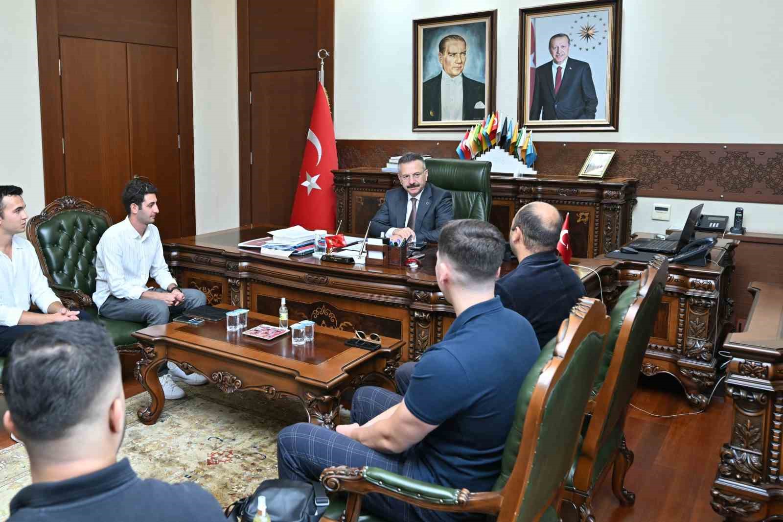 Vali Aksoy, ödüllü Mavera Teknoloji Takımı’nı makamında ağırladı