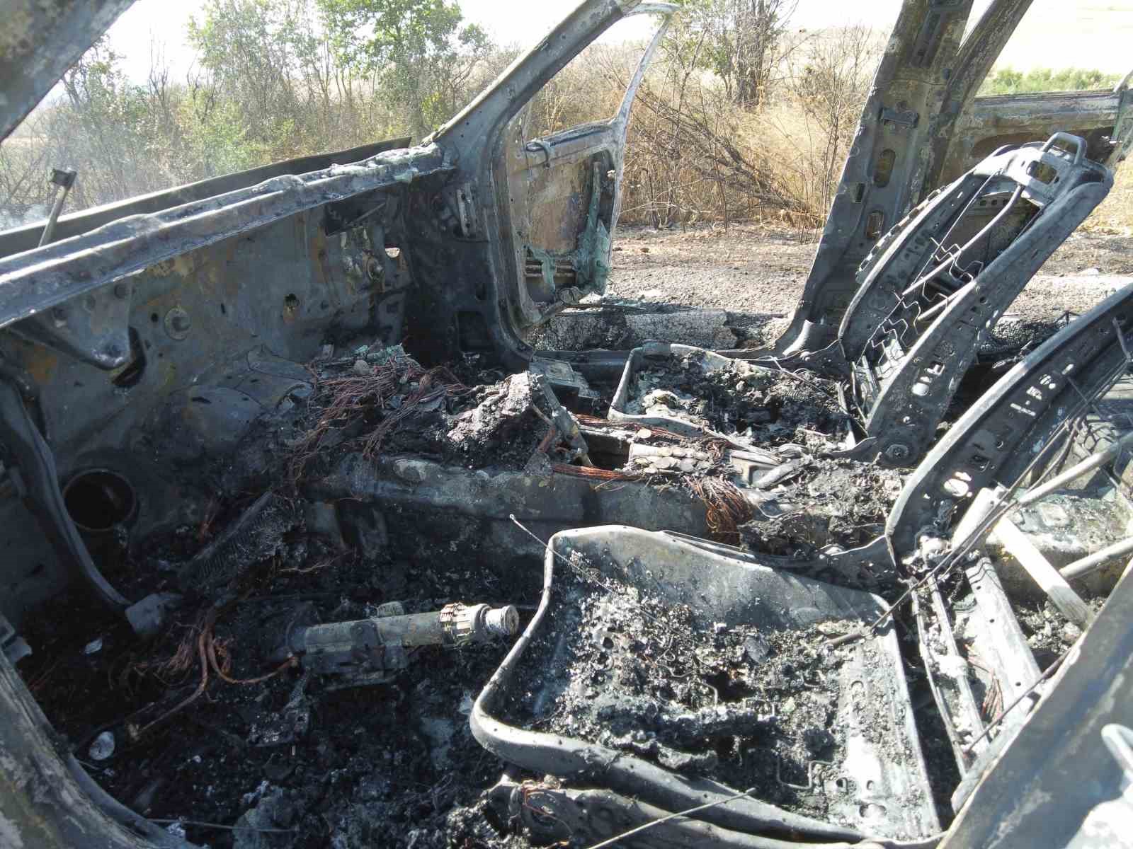 Edirne&rsquo;de seyir halindeki otomobil alev alev yandı
