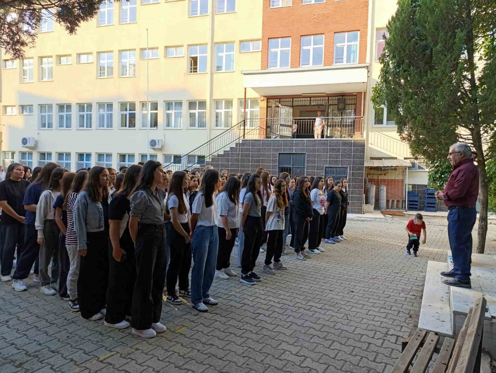 Selendi&rsquo;de 2 bin 269 &ouml;ğrenci ders başı yaptı
