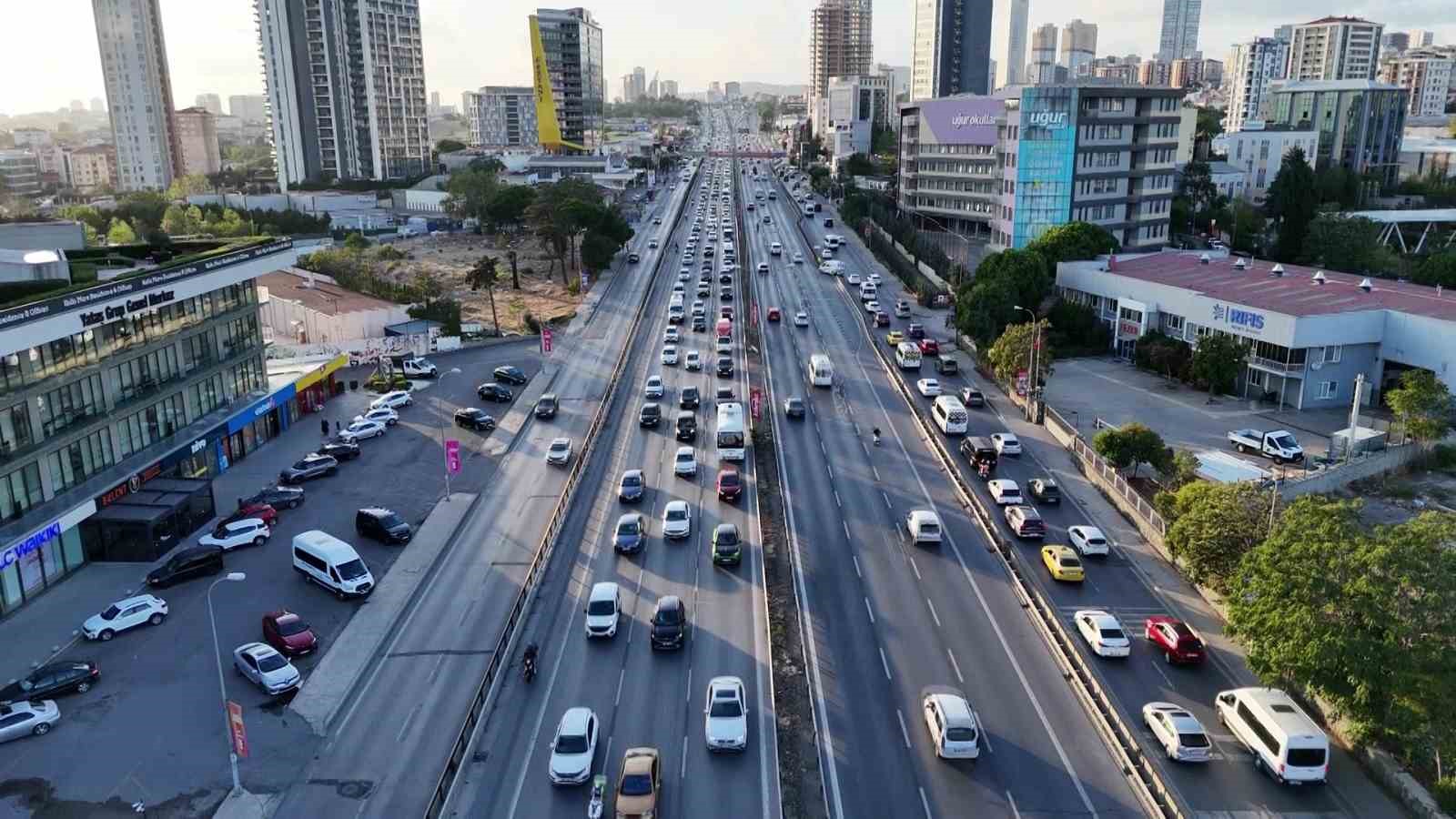 İstanbul&rsquo;da iş &ccedil;ıkışı trafiği dron ile g&ouml;r&uuml;nt&uuml;lendi
