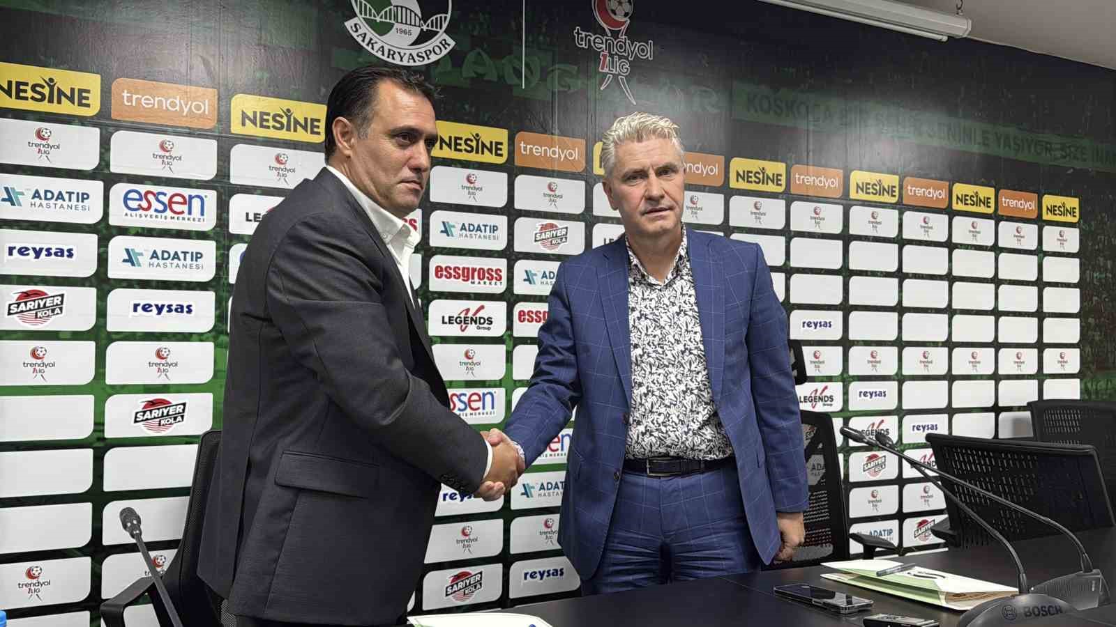 Sakaryaspor’da Serhat Sütlü için imza töreni düzenlendi