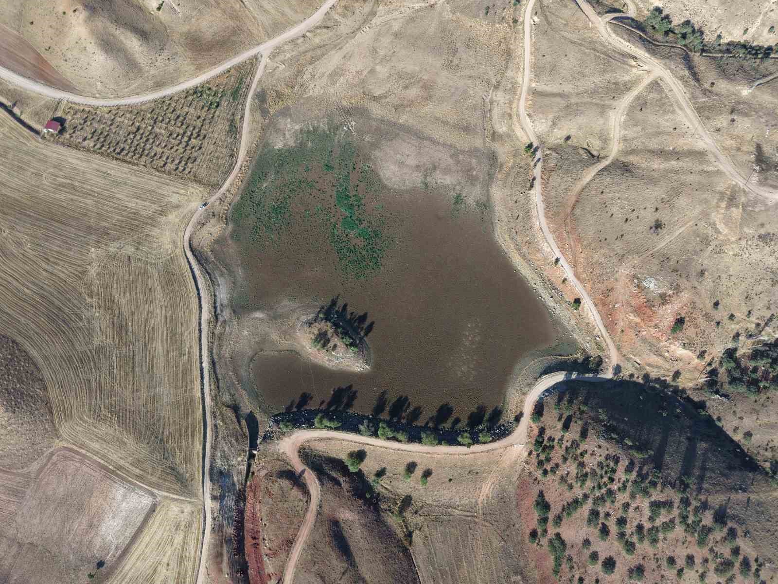 Kuruyan g&ouml;let sağanak yağışla yeniden doldu: Su seviyesi y&uuml;zde 50&rsquo;yi aştı
