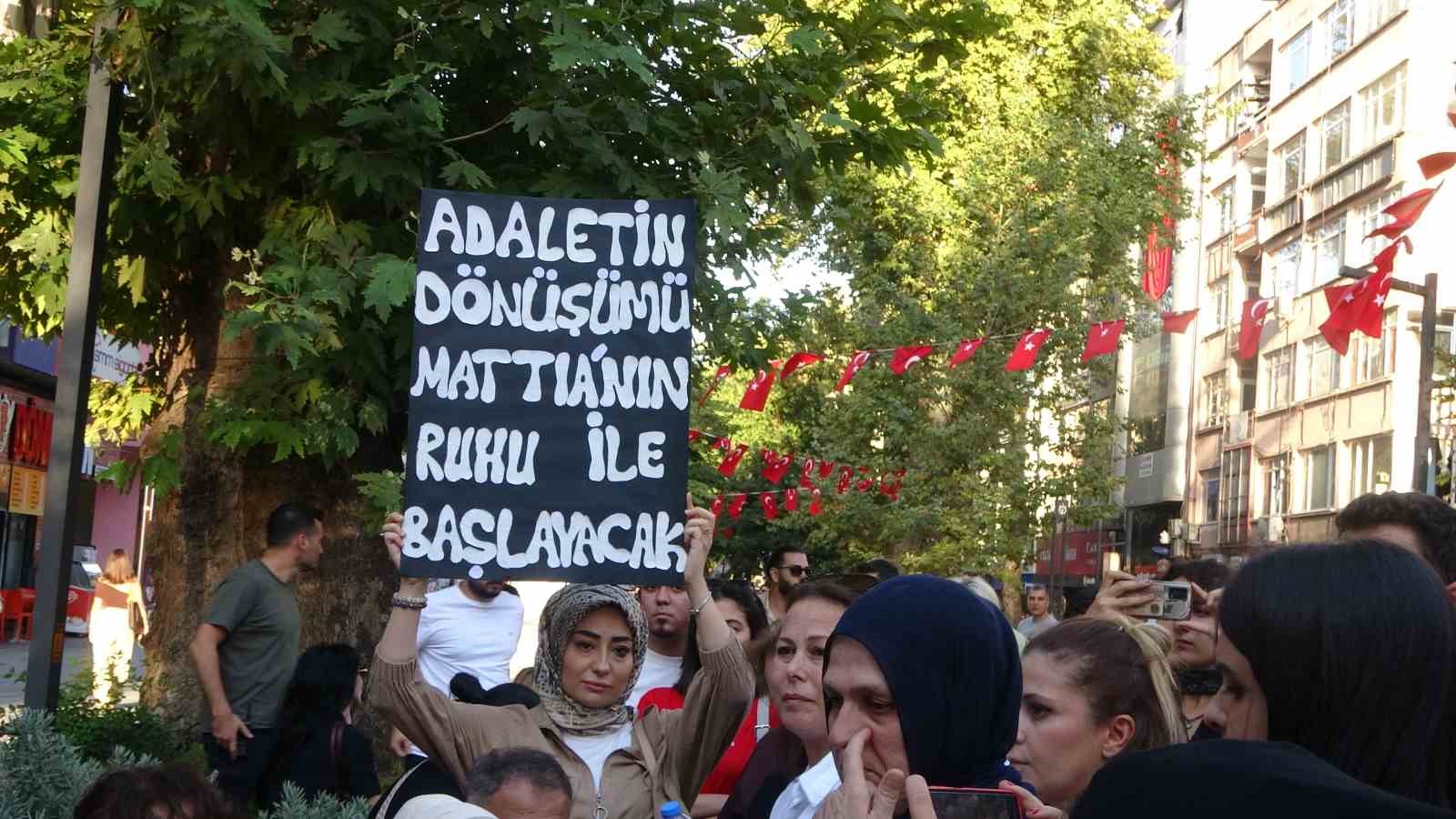 Aileler, kaybettikleri evlatları i&ccedil;in y&uuml;r&uuml;d&uuml;ler: "M&uuml;cadeleye devam edeceğiz"
