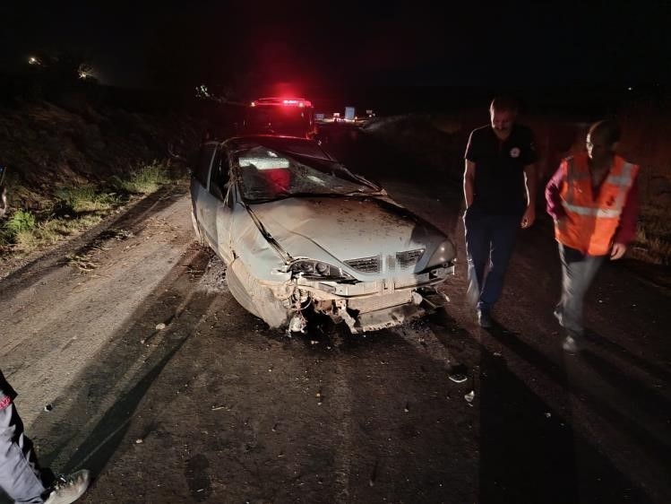 Siverek&rsquo;te takla atan otomobilin s&uuml;r&uuml;c&uuml;s&uuml; yaralandı
