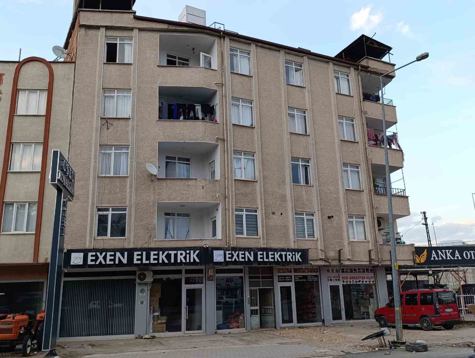 Bursa&rsquo;da 3. kattan d&uuml;şen &ccedil;ocuk ağır yaralandı
