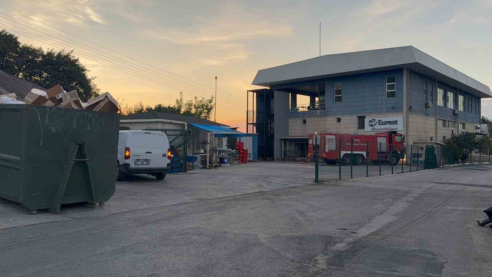 Gemlik Serbest B&ouml;lge&rsquo;de &ccedil;ıkan yangın paniğe neden oldu
