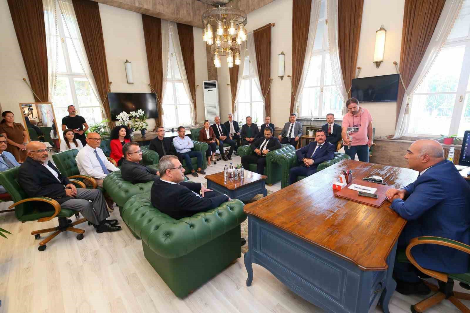 İzmir İl Sağlık Müdürü Ayhan Kul görevine başladı
