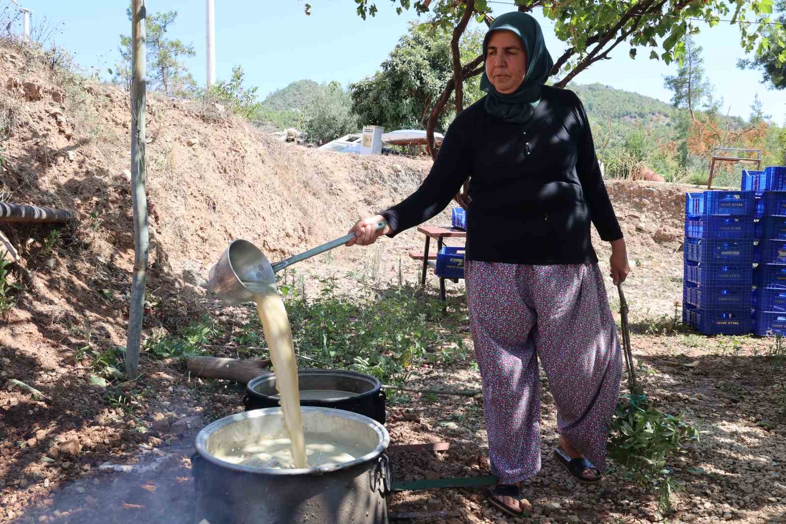 Çizmeler rafa kalktı pekmez üretimi kolaylaştı
